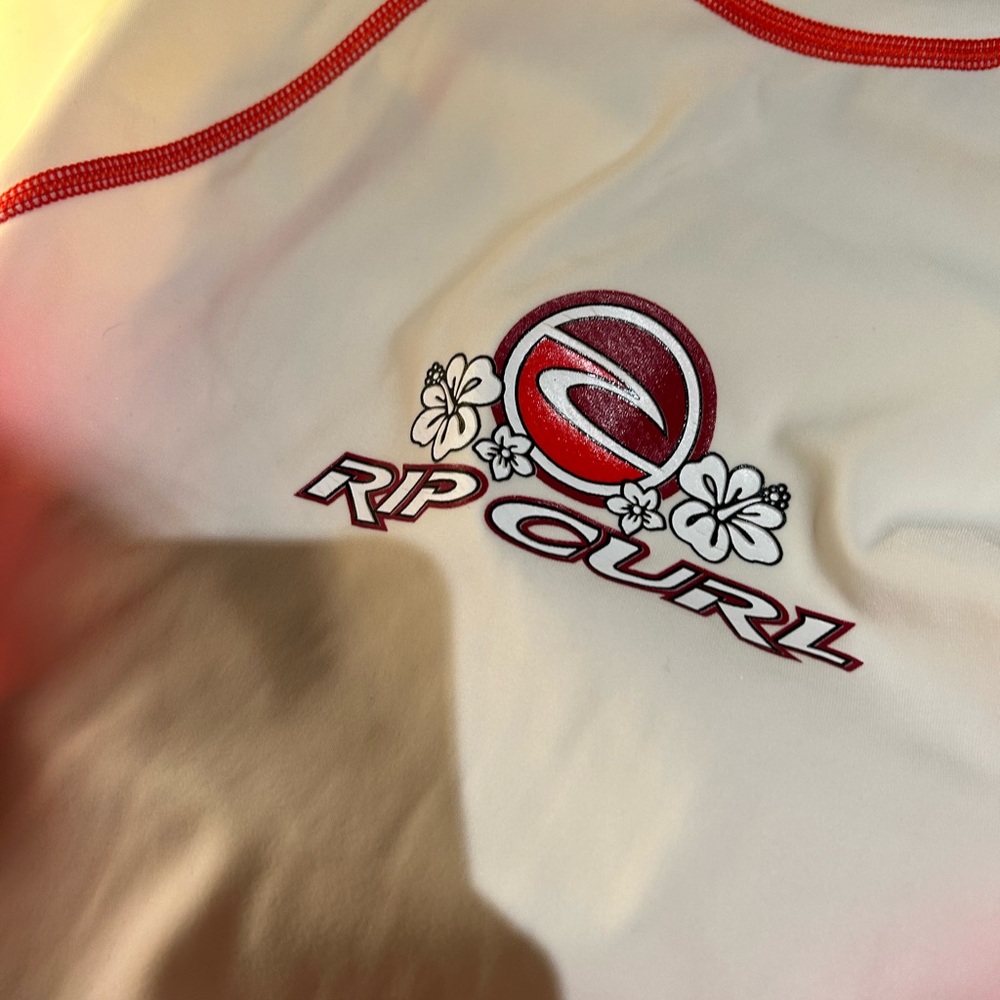 Rip Curl Cream and Red Rash Guard - Picture 2 of 7